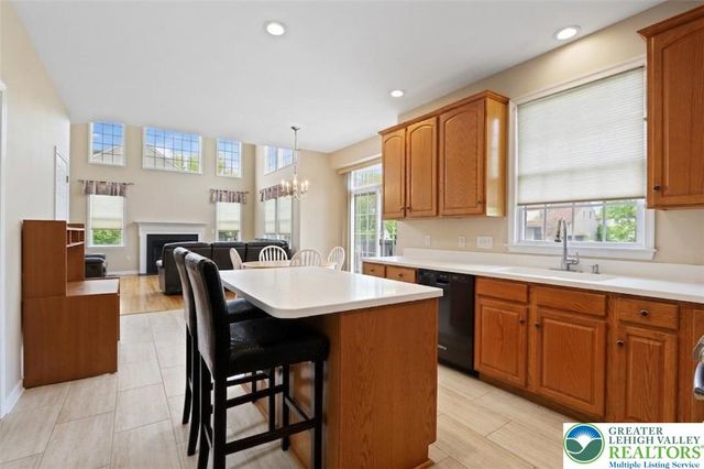 7128 Periwinkle Drive, Lower Macungie Twp, PA 18062