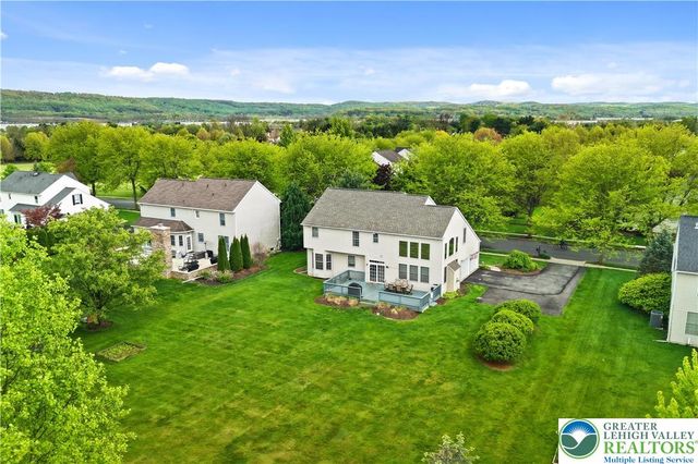 7128 Periwinkle Drive, Lower Macungie Twp, PA 18062