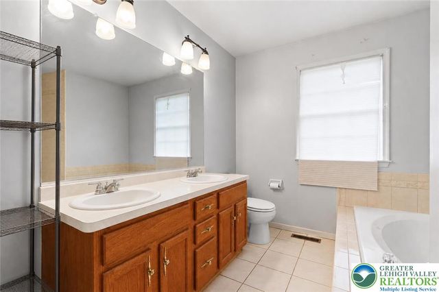 7128 Periwinkle Drive, Lower Macungie Twp, PA 18062