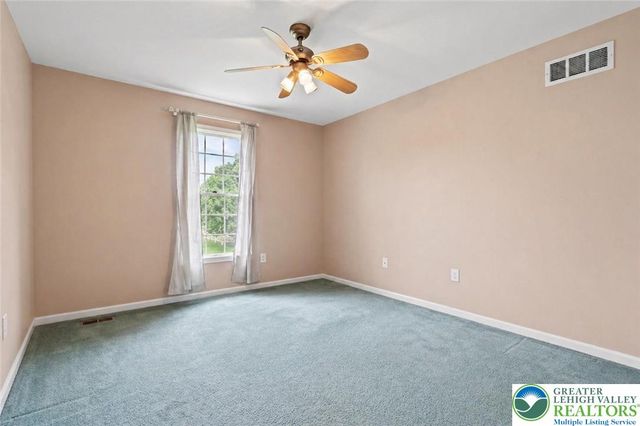 7128 Periwinkle Drive, Lower Macungie Twp, PA 18062