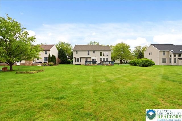 7128 Periwinkle Drive, Lower Macungie Twp, PA 18062