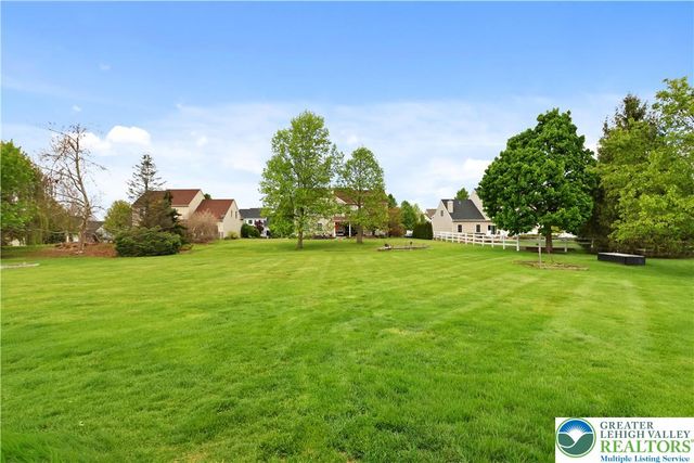 7128 Periwinkle Drive, Lower Macungie Twp, PA 18062