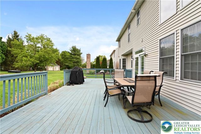 7128 Periwinkle Drive, Lower Macungie Twp, PA 18062