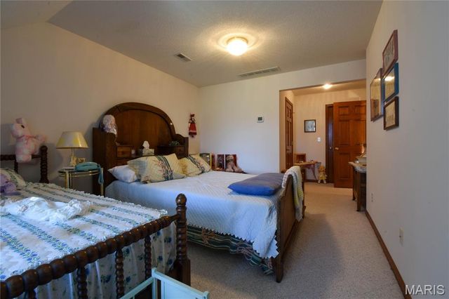 5435 N State Route 159, Edwardsville, IL 62025