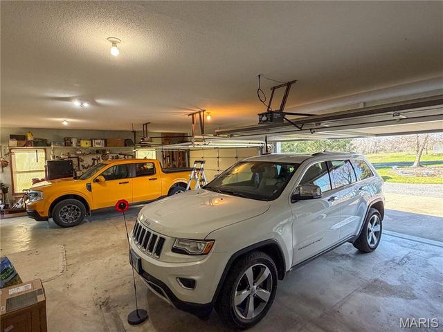 5435 N State Route 159, Edwardsville, IL 62025