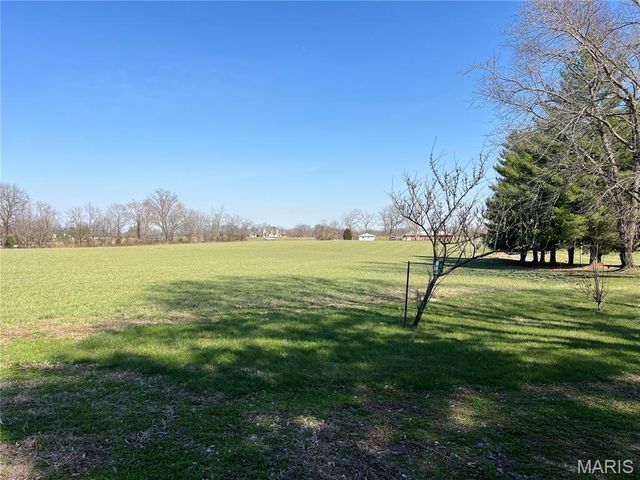 5435 N State Route 159, Edwardsville, IL 62025