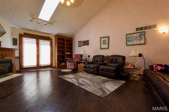 5435 N State Route 159, Edwardsville, IL 62025