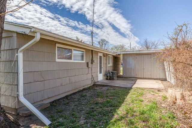 3007 Castle Ct, Salina, KS 67401