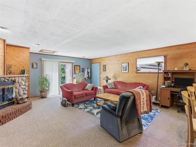 5565 Crescent Road, Waterford, MI 48327