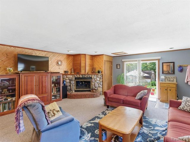 5565 Crescent Road, Waterford, MI 48327