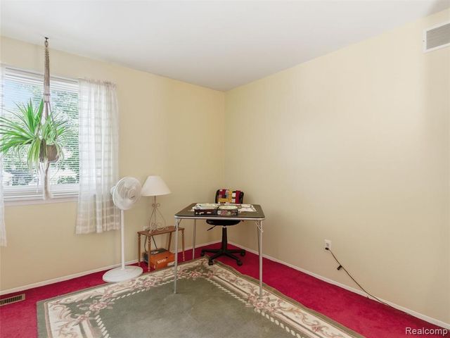 5565 Crescent Road, Waterford, MI 48327