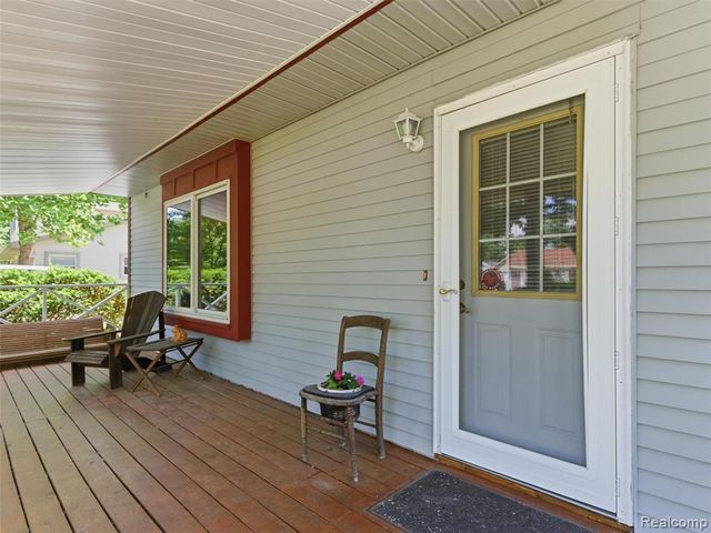 5565 Crescent Road, Waterford, MI 48327