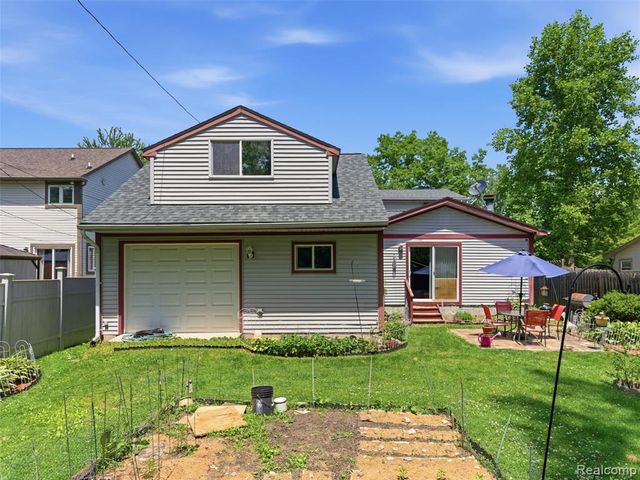 5565 Crescent Road, Waterford, MI 48327