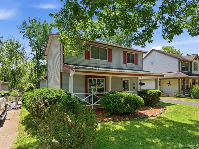 5565 Crescent Road, Waterford, MI 48327