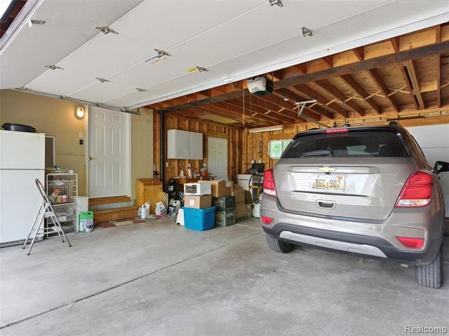 5565 Crescent Road, Waterford, MI 48327