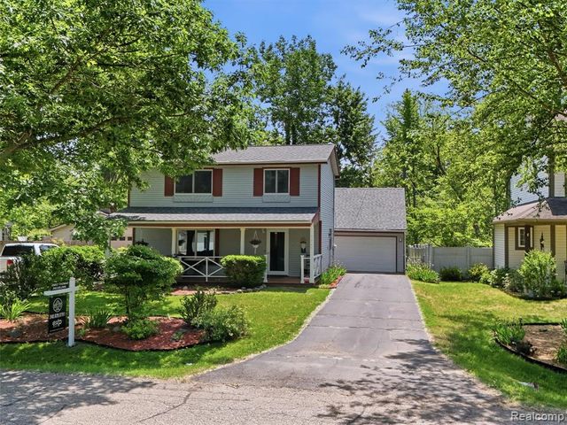 5565 Crescent Road, Waterford, MI 48327