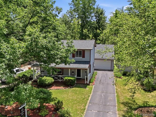 5565 Crescent Road, Waterford, MI 48327