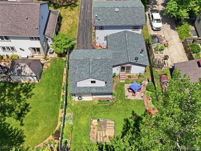5565 Crescent Road, Waterford, MI 48327