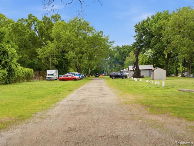 5565 Crescent Road, Waterford, MI 48327