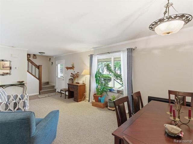 5565 Crescent Road, Waterford, MI 48327