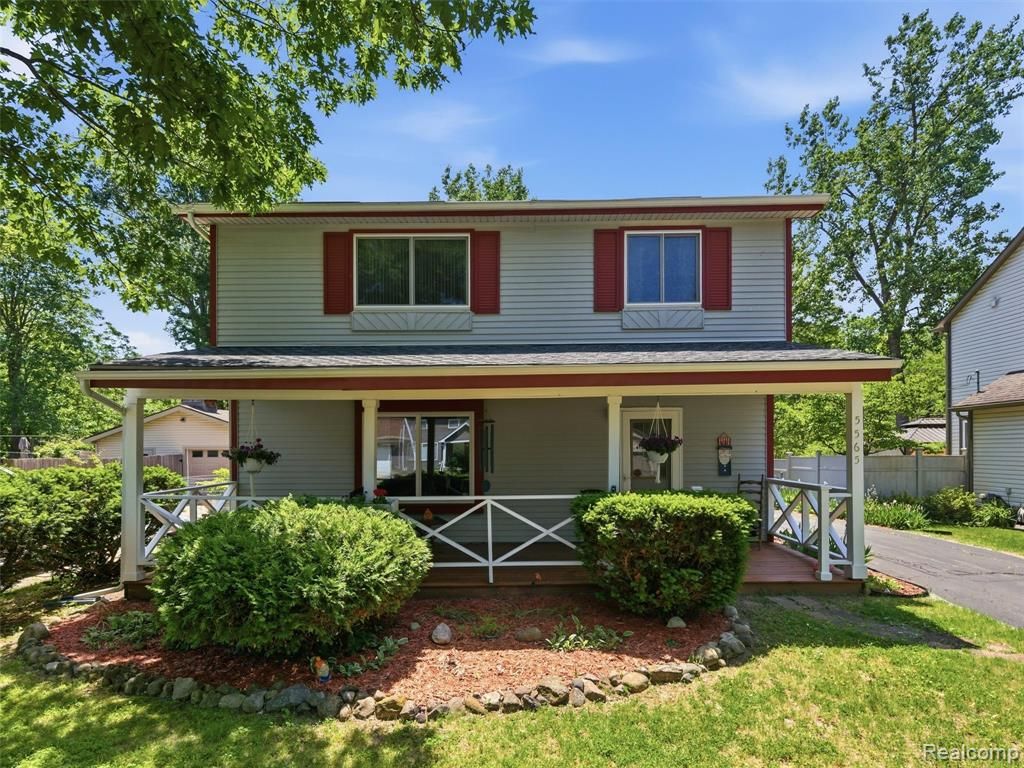 5565 Crescent Road, Waterford, MI 48327