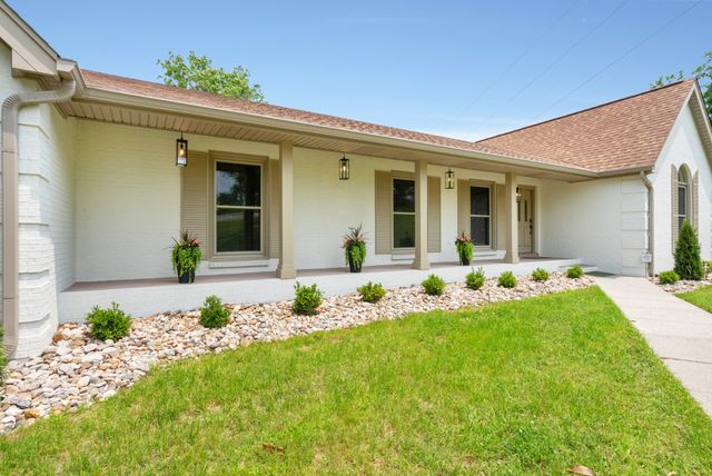 313 Fairway Dr, Clarksville, TN 37043