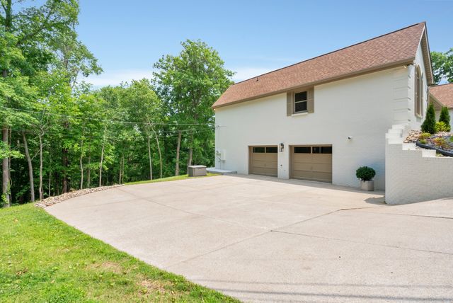 313 Fairway Dr, Clarksville, TN 37043