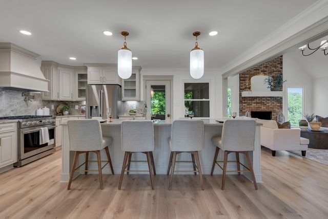 313 Fairway Dr, Clarksville, TN 37043