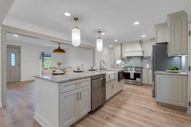 313 Fairway Dr, Clarksville, TN 37043