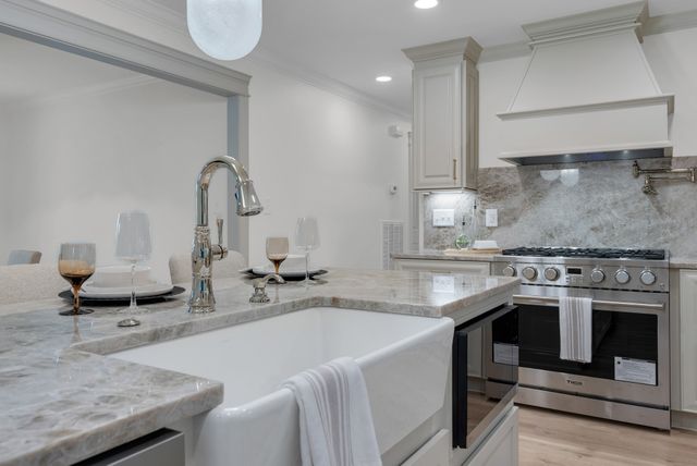 313 Fairway Dr, Clarksville, TN 37043