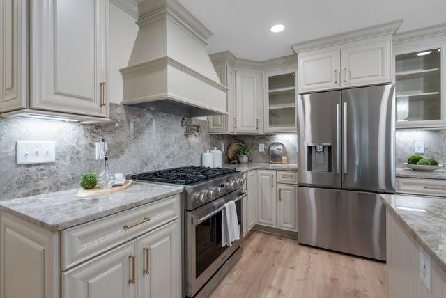 313 Fairway Dr, Clarksville, TN 37043