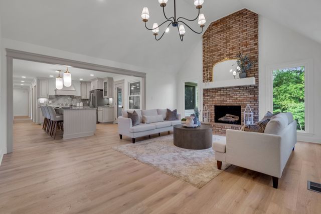 313 Fairway Dr, Clarksville, TN 37043