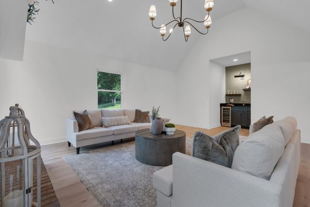 313 Fairway Dr, Clarksville, TN 37043