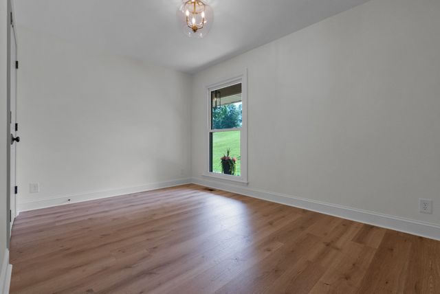 313 Fairway Dr, Clarksville, TN 37043