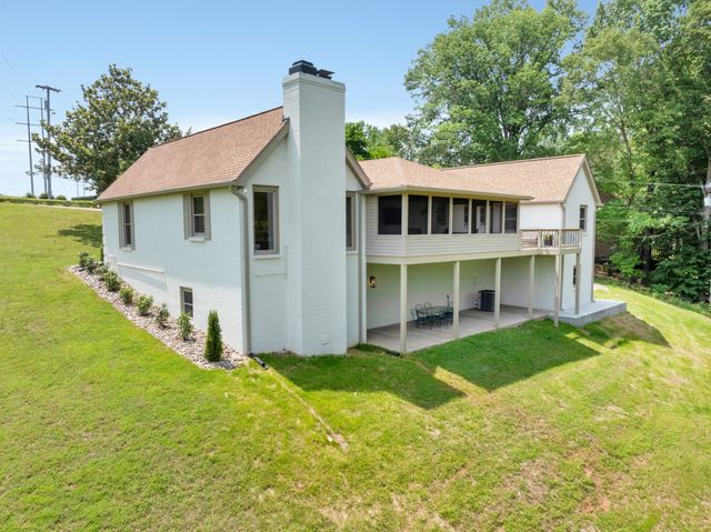 313 Fairway Dr, Clarksville, TN 37043
