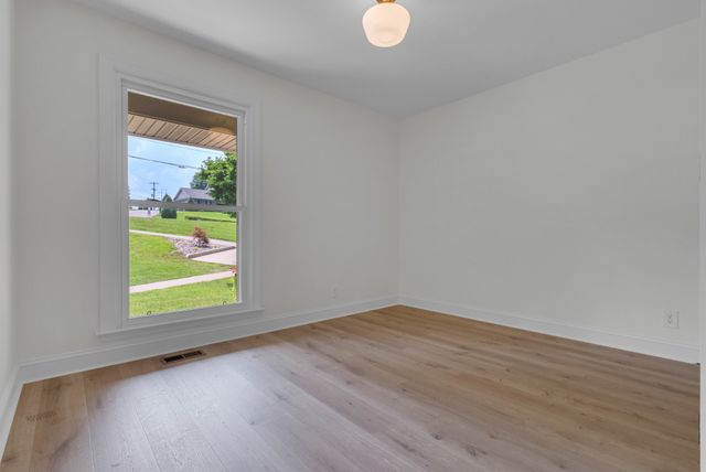 313 Fairway Dr, Clarksville, TN 37043