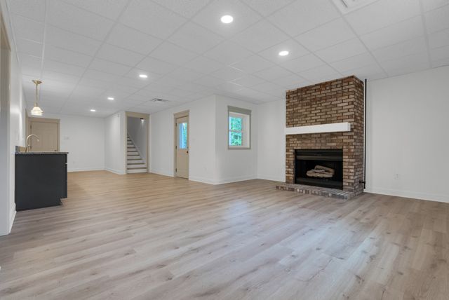 313 Fairway Dr, Clarksville, TN 37043