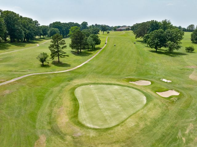 313 Fairway Dr, Clarksville, TN 37043