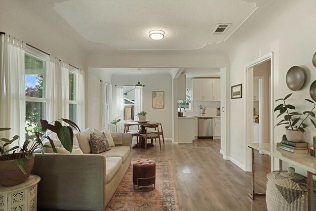 1121 S Pleasant Ave, Lodi, CA 95240