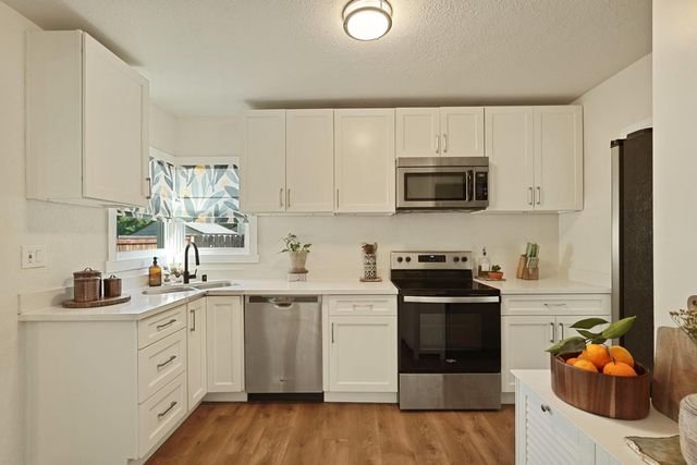 1121 S Pleasant Ave, Lodi, CA 95240