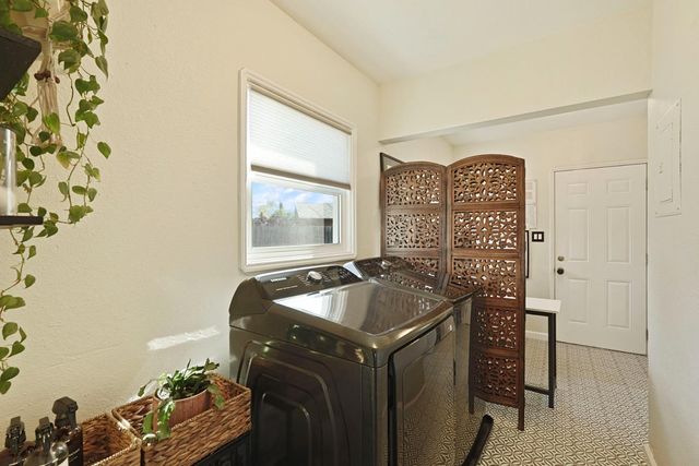 1121 S Pleasant Ave, Lodi, CA 95240