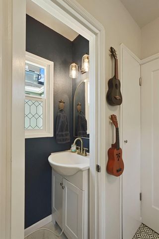 1121 S Pleasant Ave, Lodi, CA 95240