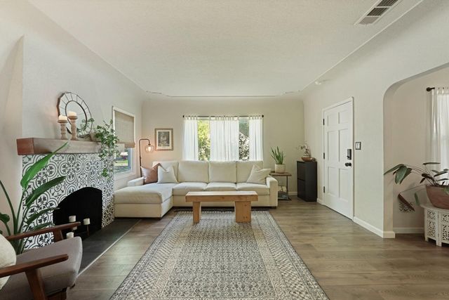 1121 S Pleasant Ave, Lodi, CA 95240