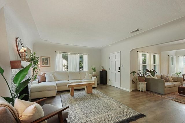 1121 S Pleasant Ave, Lodi, CA 95240