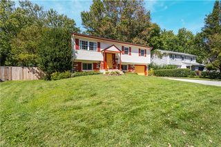733 Lamplight LN, Virginia Beach, VA 23452