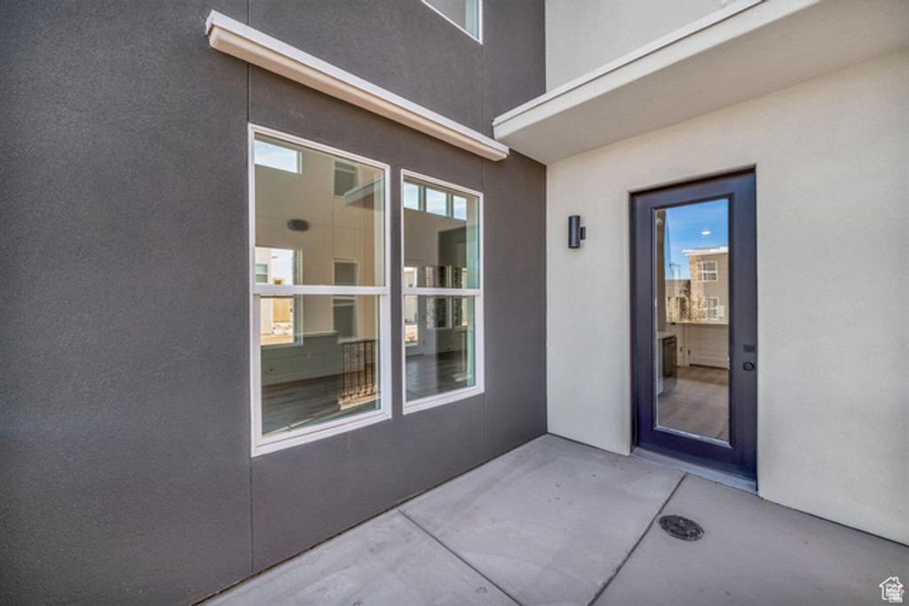 Image 9 of property listing at 560 W AQUA COVE, St. George, UT 84790