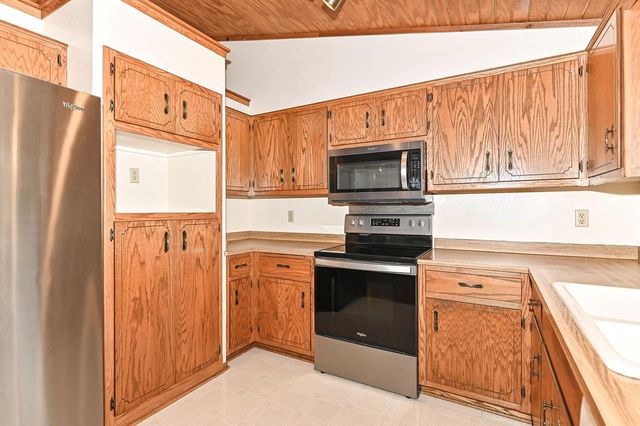 7165 S Tifton DRIVE, Franklin, WI 53132