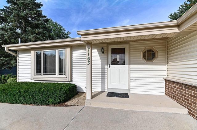 7165 S Tifton DRIVE, Franklin, WI 53132