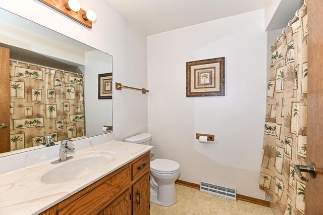 7165 S Tifton DRIVE, Franklin, WI 53132