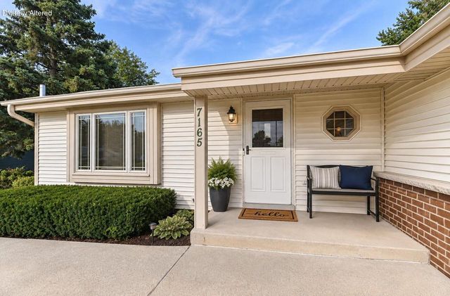 7165 S Tifton DRIVE, Franklin, WI 53132